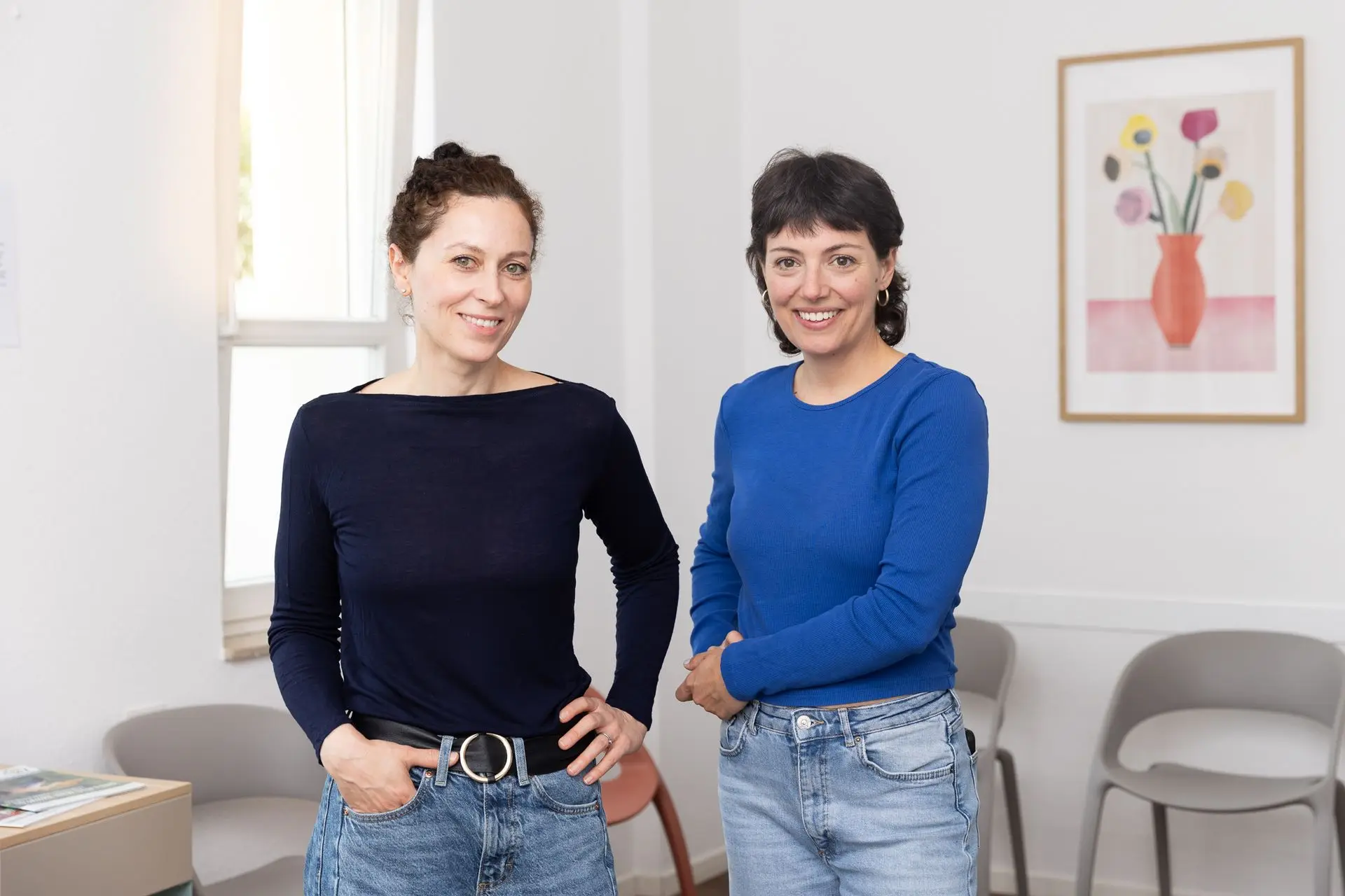 Die beiden Ärztinnen im Wartezimmer der Praxis